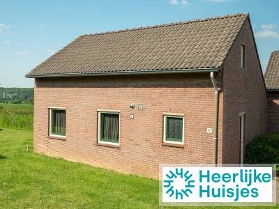 Vrijstaande 6-persoons bungalow met terras en comfort in het rustige Limburgse heuvelland
