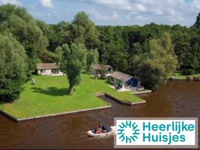 Moderne bungalow voor 6 personen met aanlegsteiger op park aan de Loosdrechtse Plassen