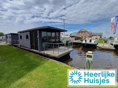 Comfortabele 2-persoons houseboat met uitzicht op het kanaal in Giethoorn