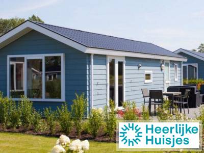 4-persoons chalet op park met wellness faciliteiten en geschikt voor watersportliefhebbers