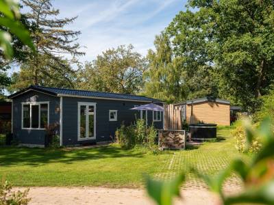 Bungalette basis met hottub I 4 pers.