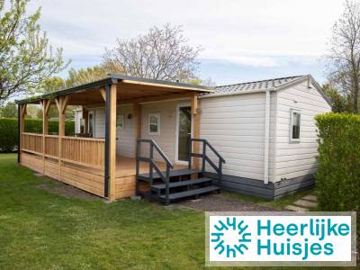 Knus 4-persoons vakantiechalet met veranda op kindvriendelijke camping in Ouwerkerk