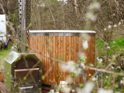 Comfortplaats met privé hottub en privé sanitair naast de plaats