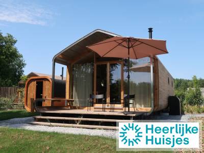 Duurzaam tiny house met sauna voor 2 personen aan het water in Zeewolde