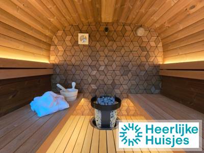 Moderne 6-persoons wellness villa met privé hottub en sauna op rustig park bij Maastricht