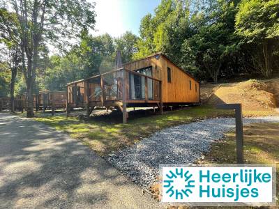 6 persoons lodge met twee badkamers op vakantiepark Hameau de lourthe in Houffalize