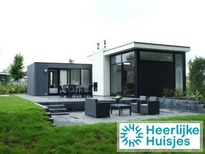 4 persoons vakantiewoning met robuuste uitstraling op een vakantiepark in Halfweg