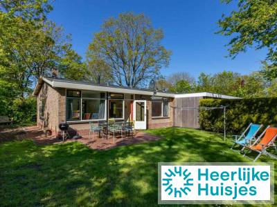 Mooie 4+2 persoons bungalow met grote tuin vlakbij het strand in Oostkapelle