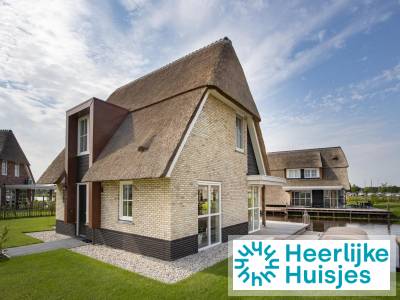 Luxe 6 persoons villa met Finse sauna aan het Tjeukemeer in Friesland
