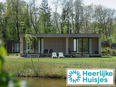 Luxe vakantiewoning met buitenspa voor 4 personen in de natuur van Zeewolde