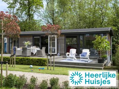 Comfortabele 8-persoons houseboat met smart-tv op park aan de Loosdrechtse Plassen
