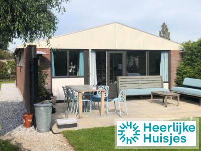Comfortabele 4-persoons bungalow met barbecue en berging op groen park in Noord Holland