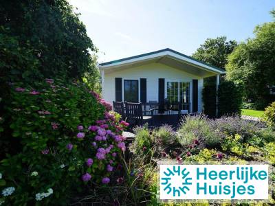 Kleurvol ingerichte 4 persoons vakantiewoning gelegen op Vakantiepark in Noord-Scharwoude