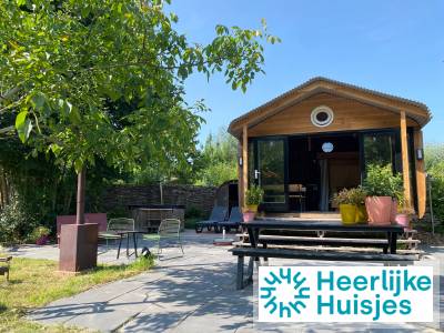 Sfeervolle 2 persoons Tiny House met privé hottub en sauna in Almere
