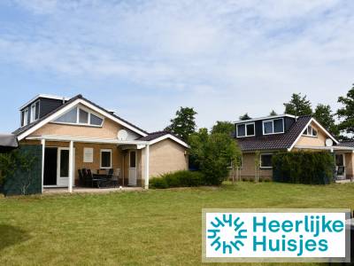 Combinatie van twee landelijk gelegen 5 persoons vakantiehuizen nabij het Tjeukemeer