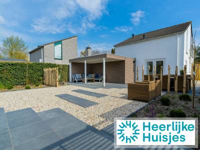 Modern en sfeervol ingericht vakantiehuis met tuin, gelegen vlak bij de kust en Ouddorp