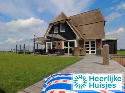 Luxe 14 persoons villa met Finse sauna aan het Tjeukemeer in Friesland