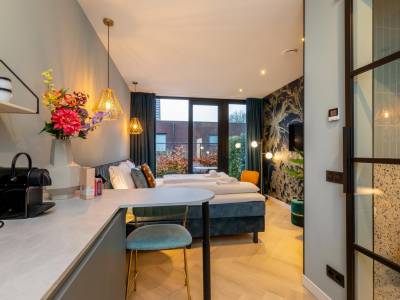 Hotelchique studio BRIES voor 2 personen met airco en privéterras | Dishoek - Van der Manderelaan 16