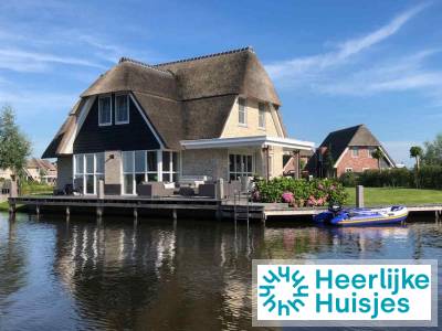 Luxe 8 pers. watervilla met Finse sauna en vlonderterras aan het water