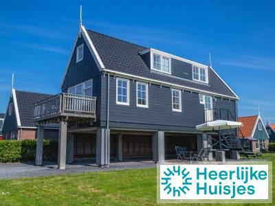 Authentieke 6-persoons woning op palen op een park in het Noord-Hollandse polderland