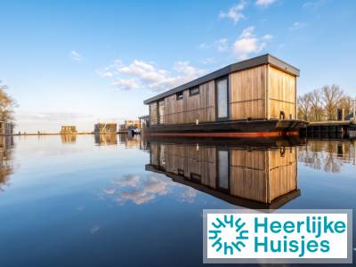 Houseboat voor 4 personen met uitzicht op het Sneekermeer