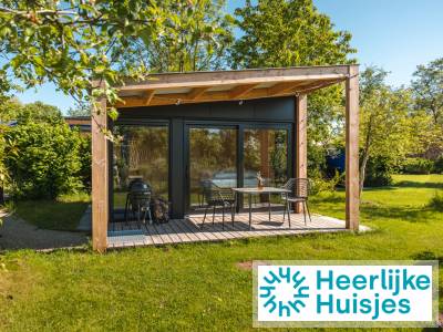 Cabin voor twee personen met hottub op een vakantiepark in Scherpenzeel