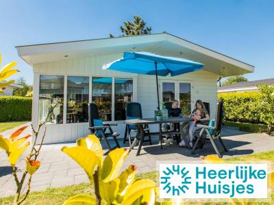 5 persoons strandhuis op park met zwembad en internet.
