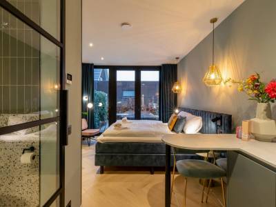 Stijlvolle studio ZEE voor 2 personen met zonnig privéterras | Dishoek - Van der Manderelaan 16