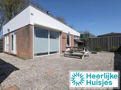 Knusse bungalow voor 4 personen met volledig omheinde tuin nabij de Nederlandse kust