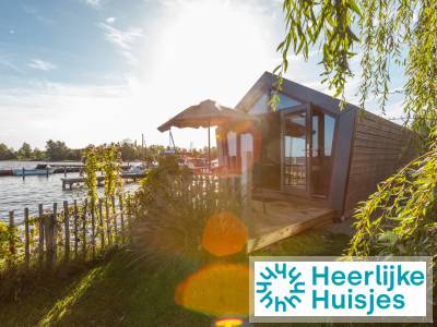 Gezellig 4 persoons Tiny House op vakantiepark aan het water in Wanneperveen