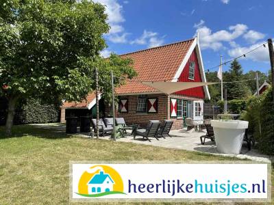 Luxe 6 persoons vakantiehuis met hottub en Finse sauna op vakantiepark in de Achterhoek.