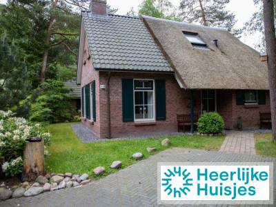 Vrijstaande 8-persoons bungalow met bedstee op een vakantiepark in Drenthe