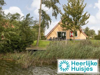 Vrijstaande 6-persoons bungalow met ruime tuin aan het water in Tynaarlo