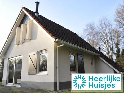 Bungalow voor 6 personen met houtkachel op kleinschalig vakantiepark in Noordwolde