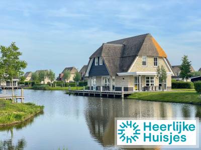 Luxe 12 persoons villa met prive sauna aan het Tjeukemeer in Friesland
