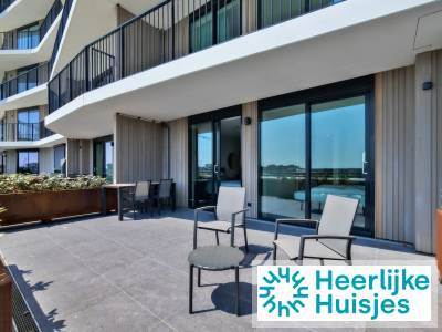Modern 4-persoonsappartement met twee terrassen en uitzicht op zee, duinen en de haven