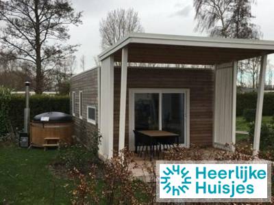 Comfortabel 4 persoons Tiny House met hottub op vakantiepark de Biesbosch bij Dordrecht
