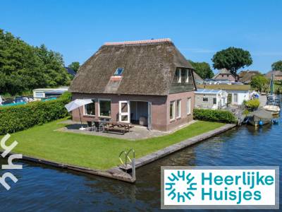 Comfortabel 10-persoons vakantiehuis aan het water met eigen aanlegsteiger nabij Giethoorn