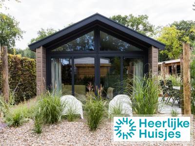 Modern chalet voor 4-personen met tuin en loungeset aan de rand van de Veluwe