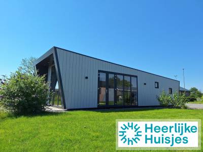 Modern 4-persoons chalet met regendouche en smart-tv op Noord-Hollands vakantiepark