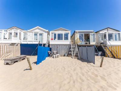 Slaapstrandhuisje bij Dishoek direct aan zee met panoramisch uitzicht en terras | 342