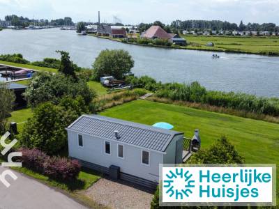 Comfortabel 4-persoons chalet in Lemmer met uitzicht over het water