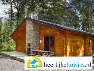 Vrijstaand chalet voor 8 personen midden in de bossen in de Ardennen.