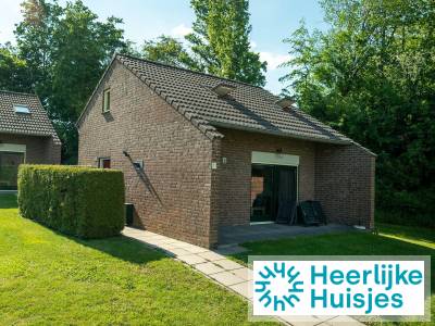 Vrijstaande 4-persoons bungalow met infraroodsauna in groen Zuid-Limburgse landschap