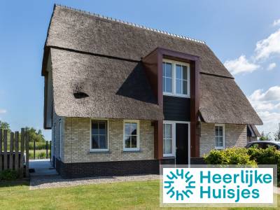 Luxe 8 persoons vakantiehuis sauna en buitenspa aan het Tjeukemeer in Friesland