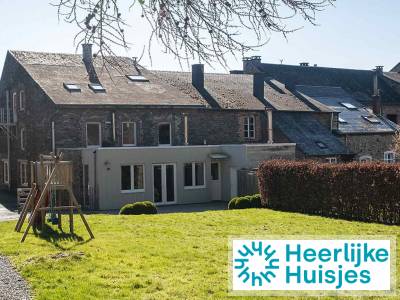 Prachtig gelegen 32 pers. accommodatie met ruime tuin en bosrijk uitzicht in de Ardennen
