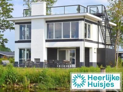 8 persoons villa met dakterras met uitzicht over het water op vakantiepark in Nijkerk