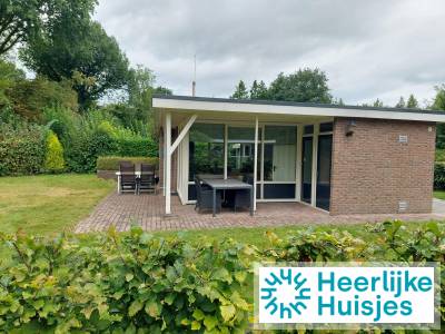 Gelijkvloerse 4 persoons bungalow op een vakantiepark in Gasselte